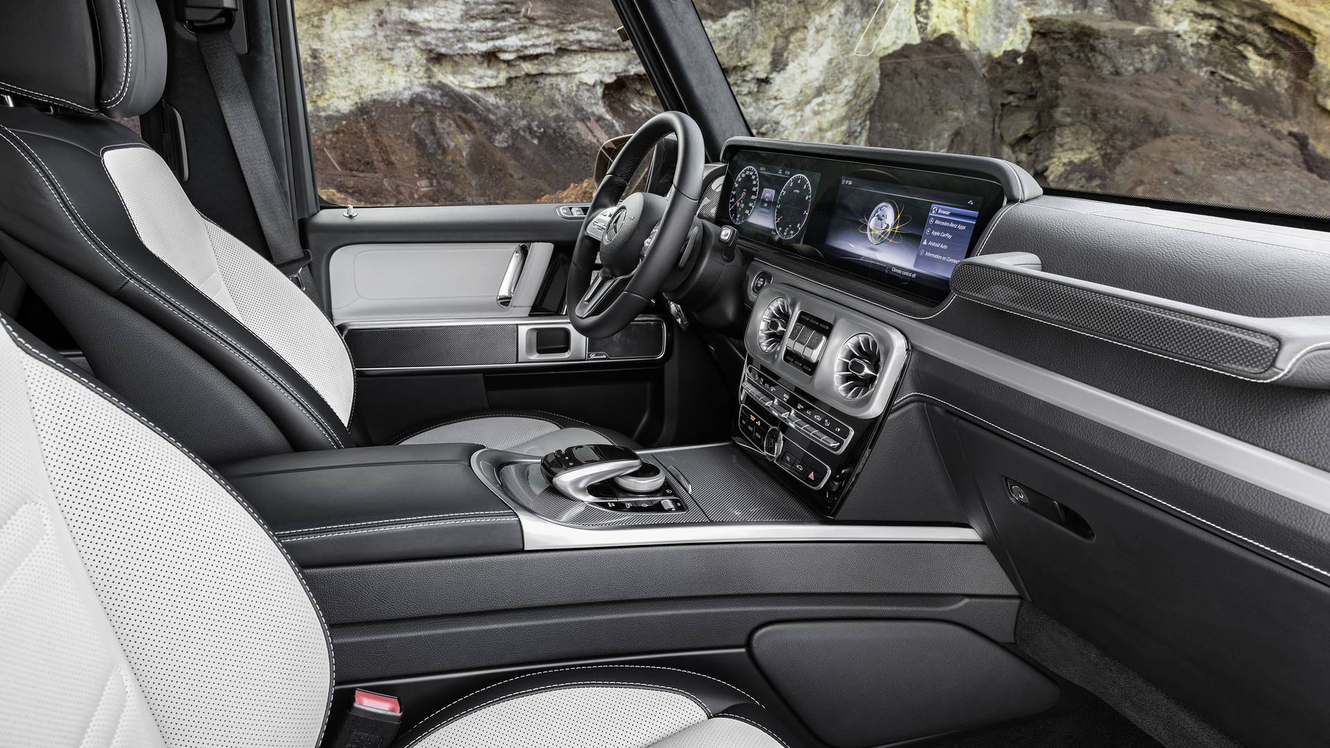 Название: 2019-mercedes-benz-g-class-interior.jpg
Просмотров: 888

Размер: 362.8 Кб