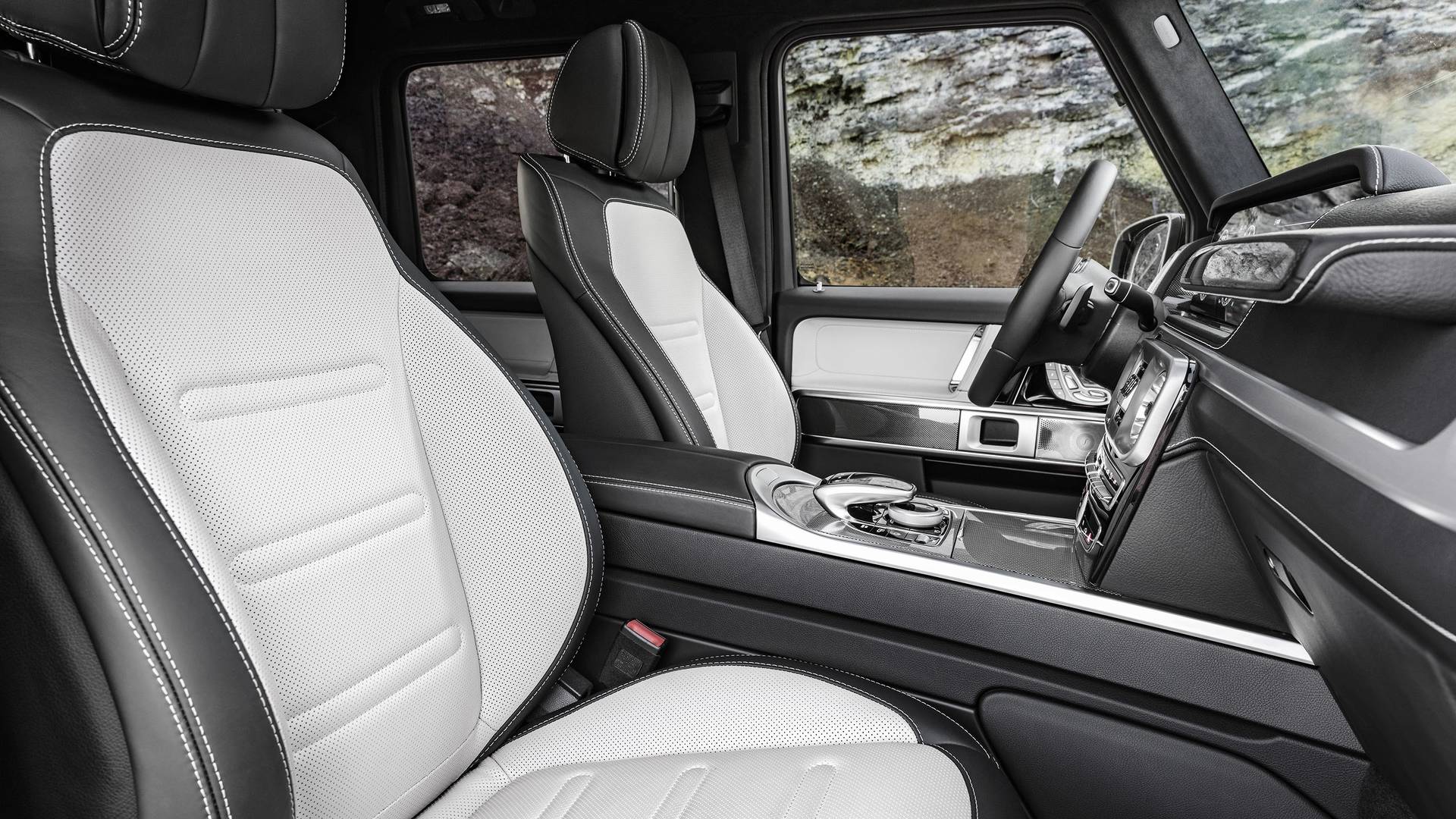 Название: 2019-mercedes-benz-g-class-interior.jpg
Просмотров: 911

Размер: 382.8 Кб