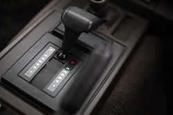 Нажмите на изображение для увеличения. 

Название:	1993_land-rover_range-rover_shifter_fe_1215101_717.jpg 
Просмотров:	58 
Размер:	51.6 Кб 
ID:	1733